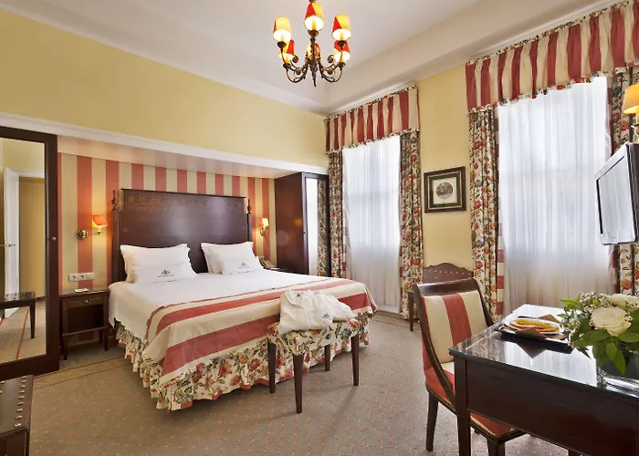 Avenida Palace 5*